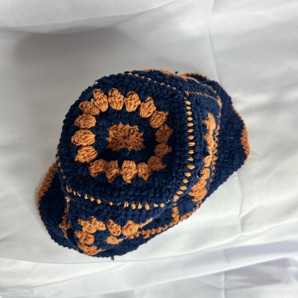 Two tone crocheted hat flower blue / orange one size - Picture 5 of 6